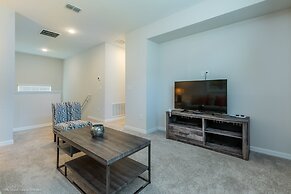 Beautiful 4 Bed With Pool & Spa