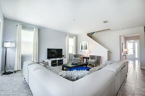 Beautiful 4 Bed With Pool & Spa