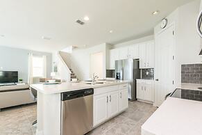 Beautiful 4 Bed With Pool & Spa