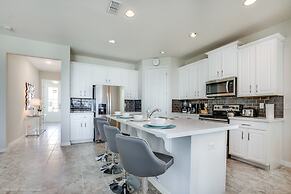 Beautiful 4 Bed With Pool & Spa