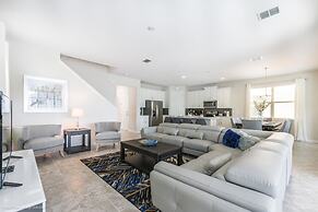 Beautiful 4 Bed With Pool & Spa