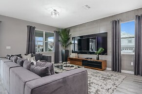 8 BD 5 BH Pool and Spa