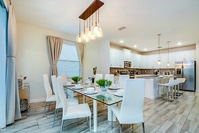 Luxury 6 Bedroom 4 Bath Home with Spa