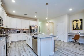 Luxury 6 Bedroom 4 Bath Home with Spa