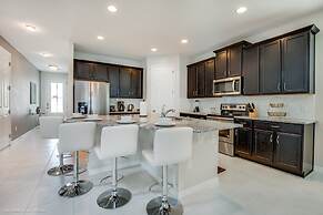 7 Bed 5 Ba Villa with Games, Pool & Spa