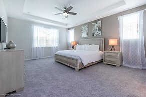 7 Bed 5 Ba Villa with Games, Pool & Spa