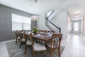 7 Bed 5 Ba Villa with Games, Pool & Spa