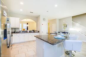 6 Bed 4 Ba Villa with Pool & Spa