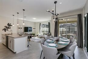 4bed 3Ba Storey Lake Home w. Pool