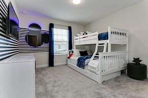 4bed 3Ba Storey Lake Home w. Pool