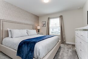 4bed 3Ba Storey Lake Home w. Pool