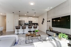 4bed 3Ba Storey Lake Home w. Pool