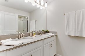 4bed 3Ba Storey Lake Home w. Pool