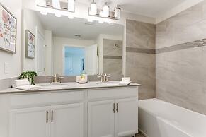 4bed 3Ba Storey Lake Home w. Pool