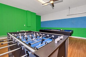 Modern 8 Bdrm 5 Bath Villa