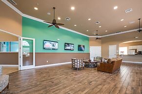 Modern 8 Bdrm 5 Bath Villa