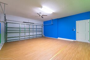 Modern 8 Bdrm 5 Bath Villa