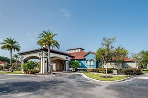 Modern 8 Bdrm 5 Bath Villa