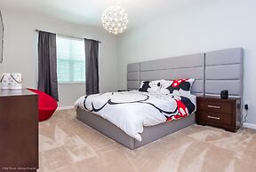 Modern 8 Bdrm 5 Bath Villa