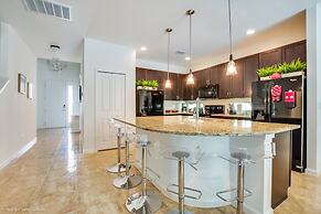 Modern 8 Bdrm 5 Bath Villa