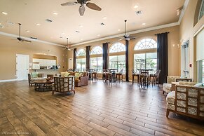 Modern 8 Bdrm 5 Bath Villa