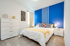 Modern 8 Bdrm 5 Bath Villa