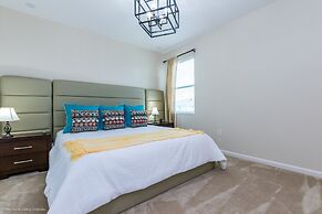 Modern 8 Bdrm 5 Bath Villa