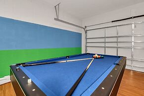 Modern 8 Bdrm 5 Bath Villa