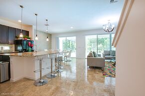 Modern 8 Bdrm 5 Bath Villa