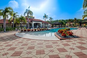 Modern 8 Bdrm 5 Bath Villa