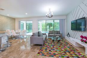 Modern 8 Bdrm 5 Bath Villa