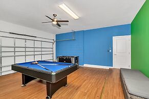 Modern 8 Bdrm 5 Bath Villa