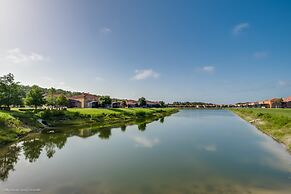 Modern 8 Bdrm 5 Bath Villa