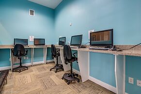 Modern 8 Bdrm 5 Bath Villa