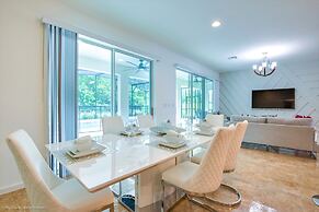 Modern 8 Bdrm 5 Bath Villa