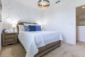 Modern 8 Bdrm 5 Bath Villa