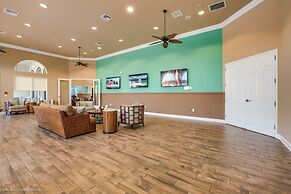 Modern 8 Bdrm 5 Bath Villa