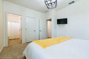 Modern 8 Bdrm 5 Bath Villa