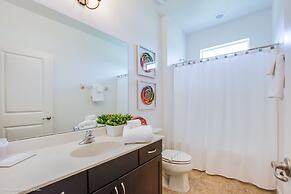 Modern 8 Bdrm 5 Bath Villa