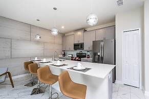 Cool & Modern 4 Ved Storey Lake Pool Home 4911wind