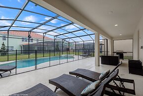 9 Bed Villa with Game Room, Pool & Spa