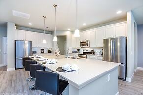 9 Bed Villa with Game Room, Pool & Spa