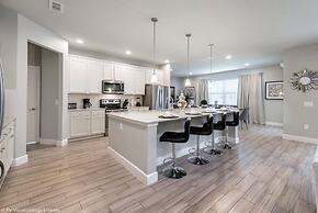 9 Bed Villa with Game Room, Pool & Spa