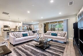 9 Bed Villa with Game Room, Pool & Spa