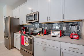 4 Bedroom Town Home with Pool