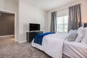 4 Bedroom Town Home with Pool