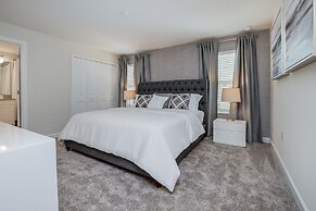 4 Bedroom Town Home with Pool