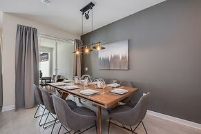 4 Bedroom Town Home with Pool