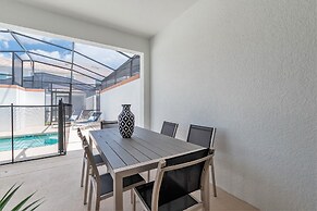 4 Bedroom Town Home with Pool