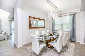 Luxury 6 Bdrm 5.5 Bath Rental Villa